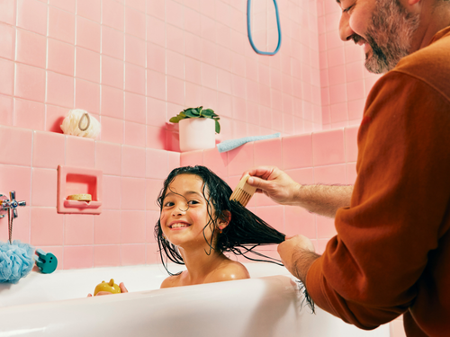 Rutina para cabello rizado en niños: cómo cuidar y amar sus rizos desde pequeños - Mustela Mexico - 1