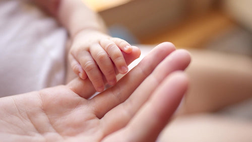 Contacto piel con piel: beneficios para el bebé y la mamá en la hora dorada - Mustela Mexico - 1