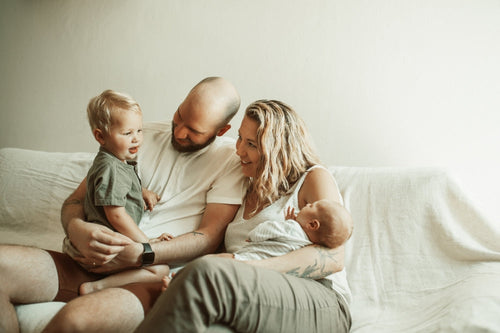 ¿Solo quieres tener un hijo? 7 razones para no sentir culpa y vivir tu maternidad o paternidad a tu manera - Mustela Mexico - 1
