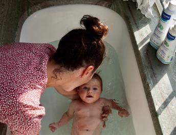 7 tips para la hora del baño de tu bebé (si eres mamá primeriza)