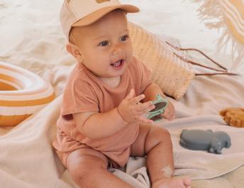 Consejos para elegir y lavar la ropa de un bebé con dermatitis atópica –  Mustela