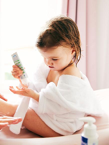 Mustela Bebe Gentle Cleansing Gel - Gel de baño suave hipoalergénico para  bebés, cuerpo, cabello y rostro